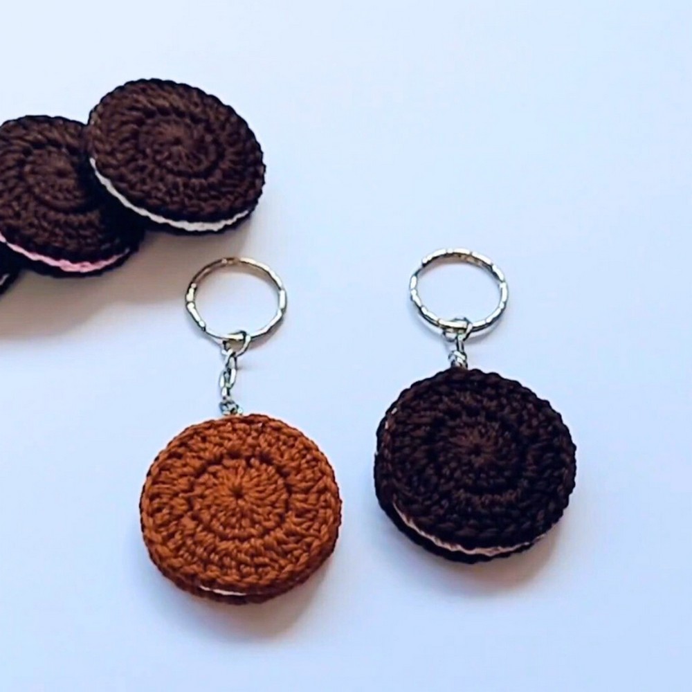 Handmade Crochet Oreo Keychain Pattern