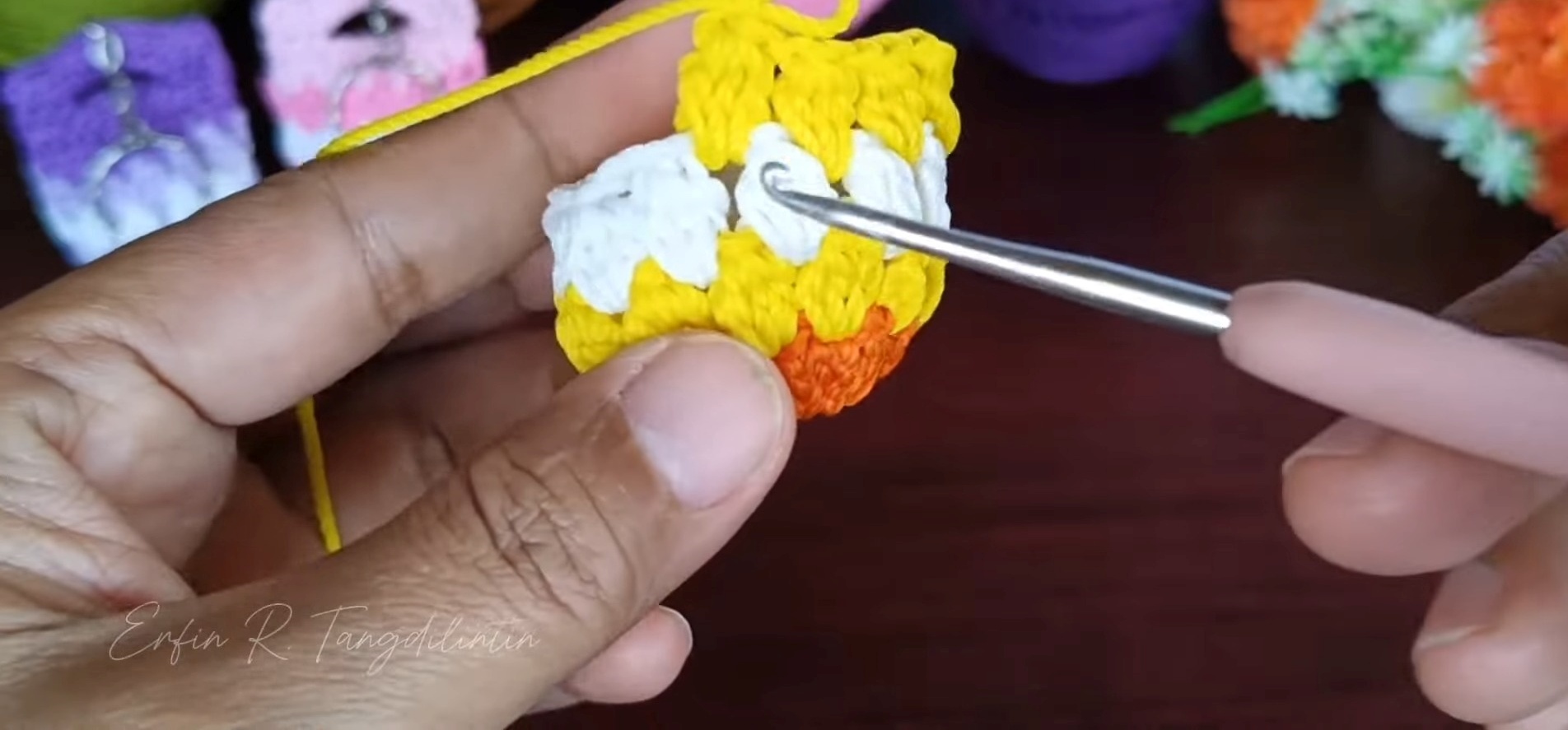 Stylish Crochet Mini Bag Keychain Pattern – Handmade Accessory