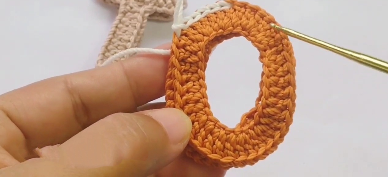 How to Crochet Letters T and O Keychain Pattern