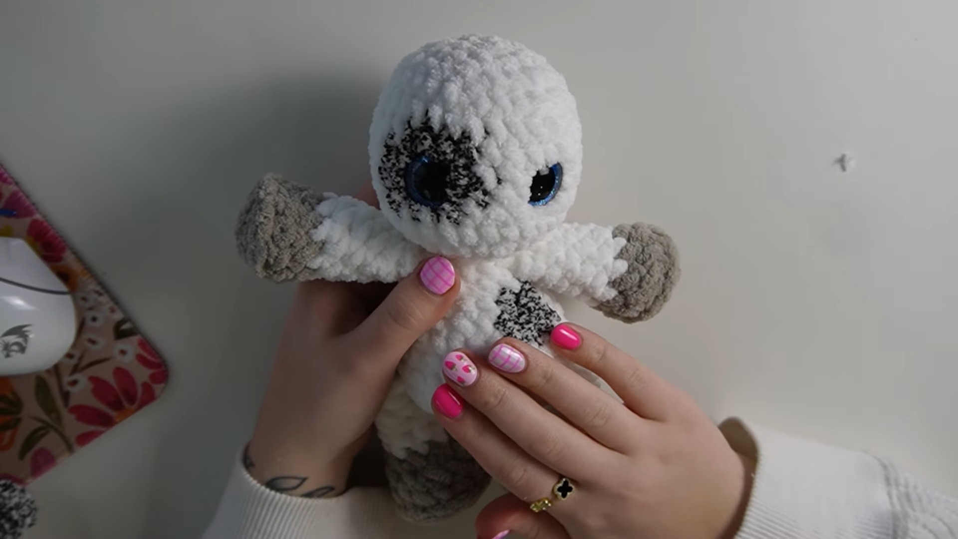 Crochet a Low-Sew Cow in Overalls with Simple Techniques