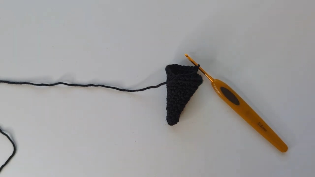 Crochet a Witch Hat Keychain Perfect for Halloween
