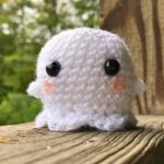 Step-by-Step Crochet Chibi Ghost Pattern for Halloween decor