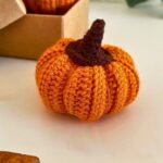 Easy Crochet Pumpkin for Halloween – Fun Fall Décor