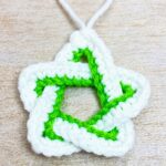 Crochet Intertwined Star Keychain Pattern - 5-Point Star