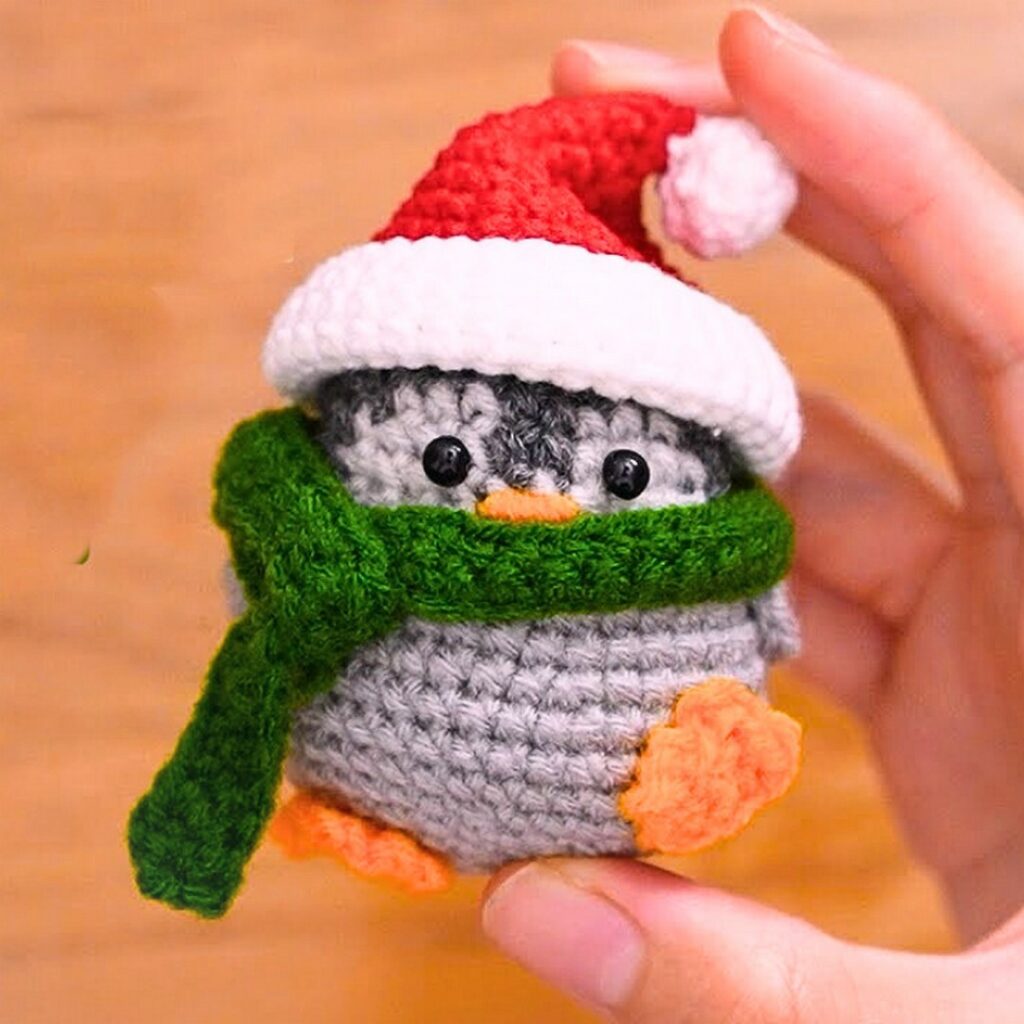 How to Crochet a Christmas-Themed Penguin That’s Perfect as Décor or a Festive Gift