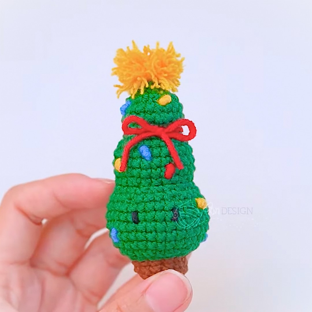 How to Crochet a Christmas Tree Ornament for Any Holiday Decor