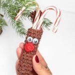 How to Create a Charming and Durable Crochet Deer Candy Cane Holder for Holiday Cheer