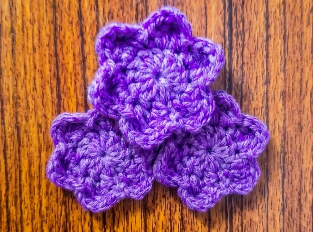 How to Crochet a Simple Flower With Step-by-Step Pattern