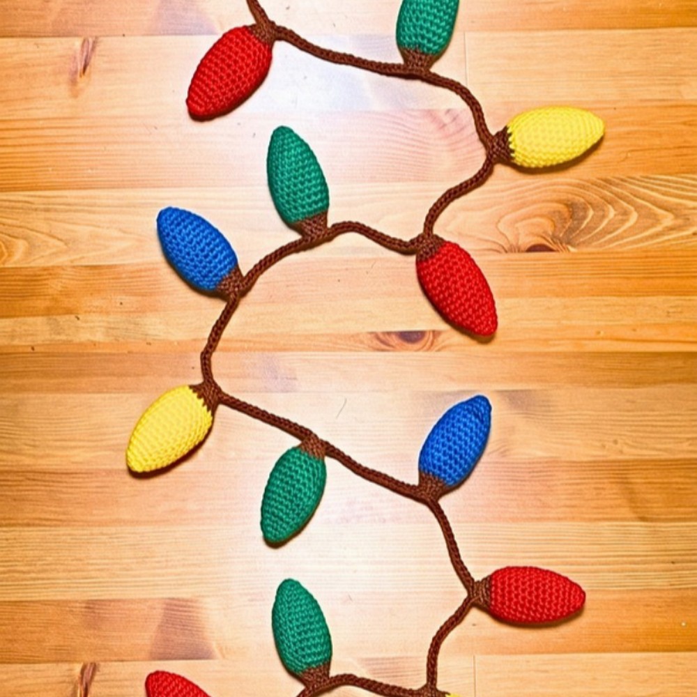 Crochet Christmas Light Garland Pattern – Stuffed Holiday Bulbs