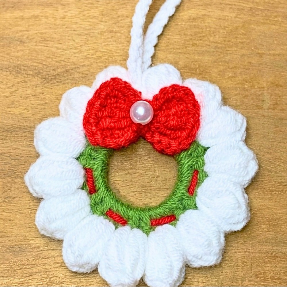 Crochet Christmas Wreath Ornament Pattern - Popcorn Border