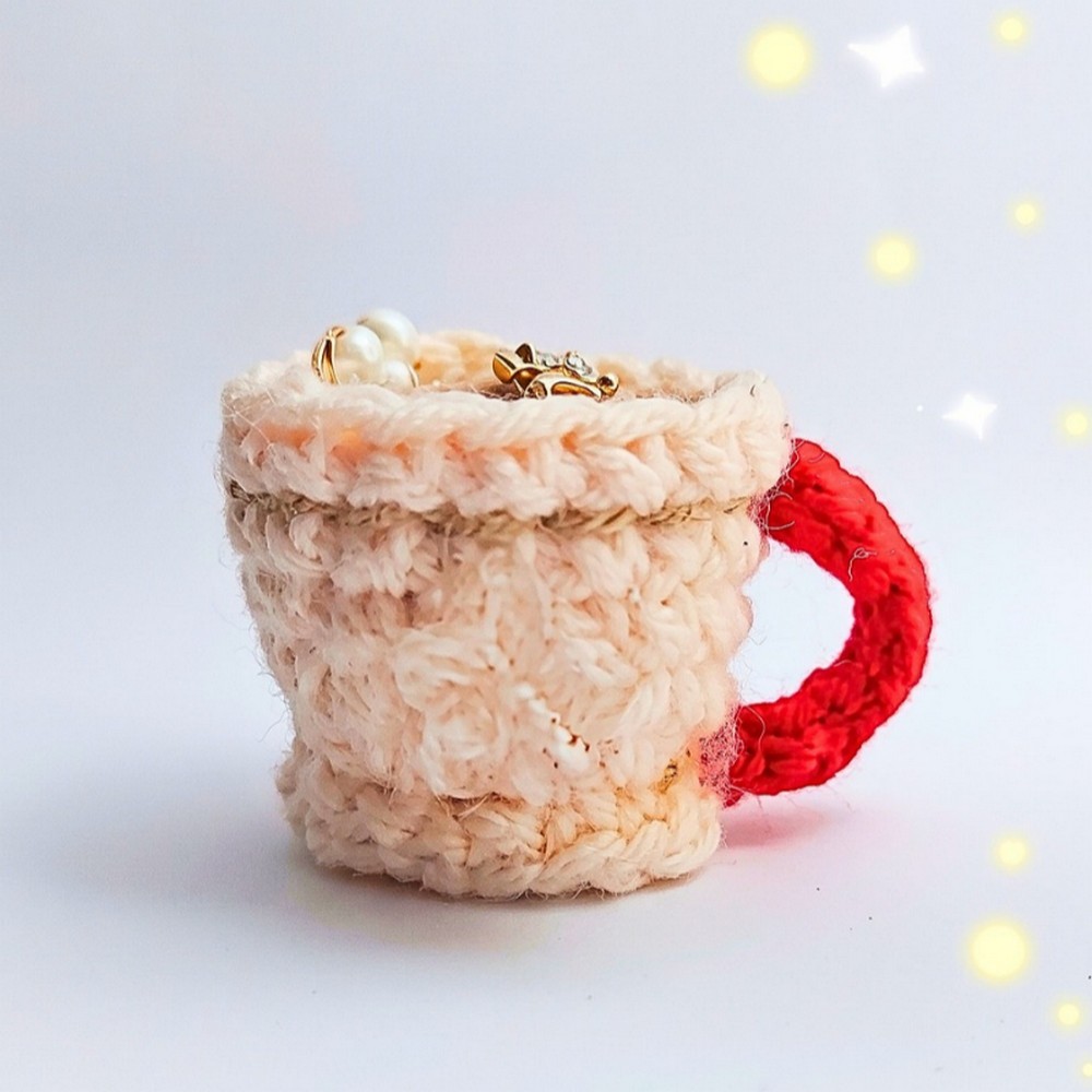 Mini Christmas Coffee Mug Crochet Charm Pattern