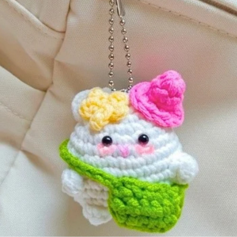 Mini Crochet Amigurumi Bear Pattern with Hat, Flower & Bagdone