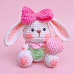 Crochet Bunny Holding Tulip – Free Amigurumi Pattern