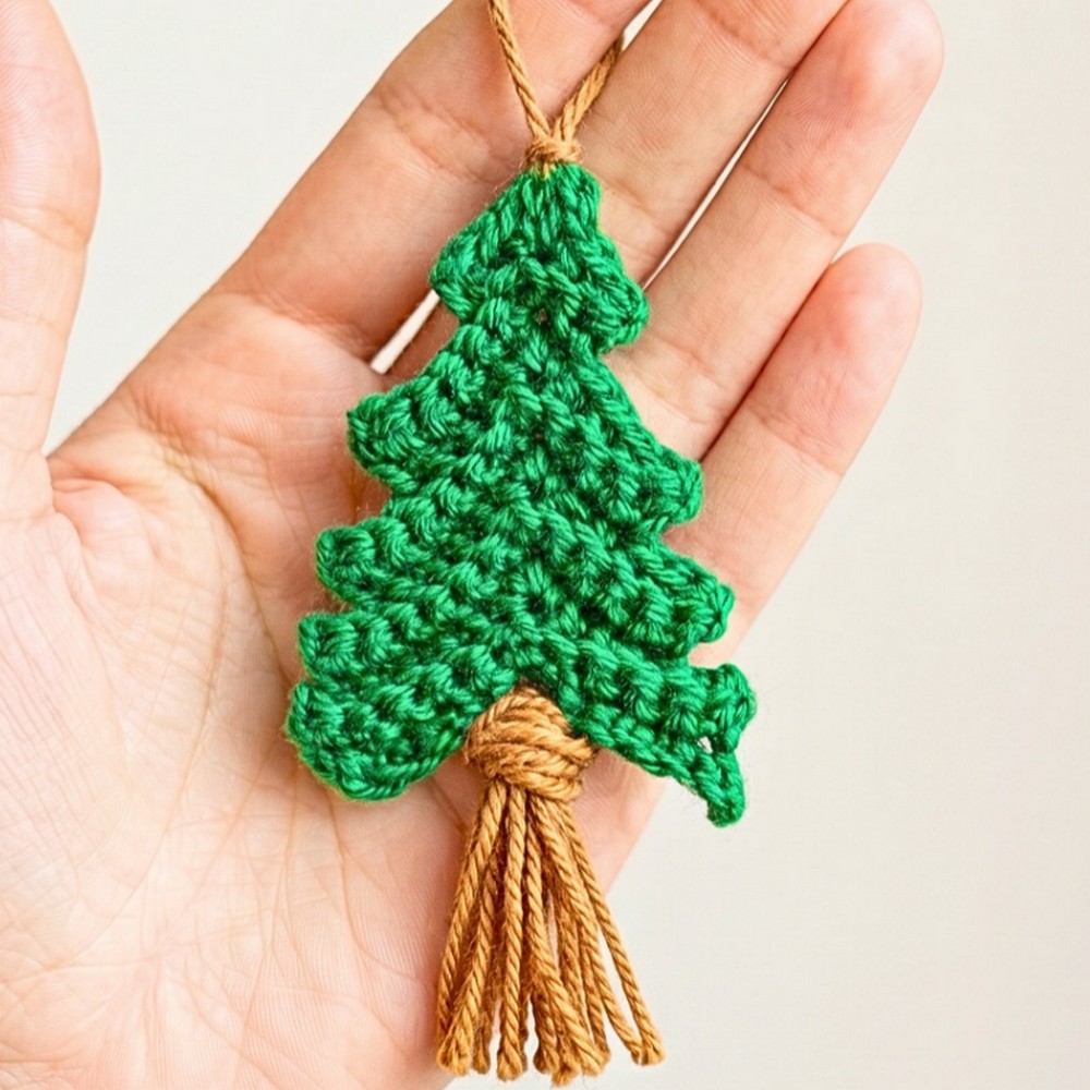 Crochet Christmas Tree Ornament Pattern – Easy Step-by-Step Guide