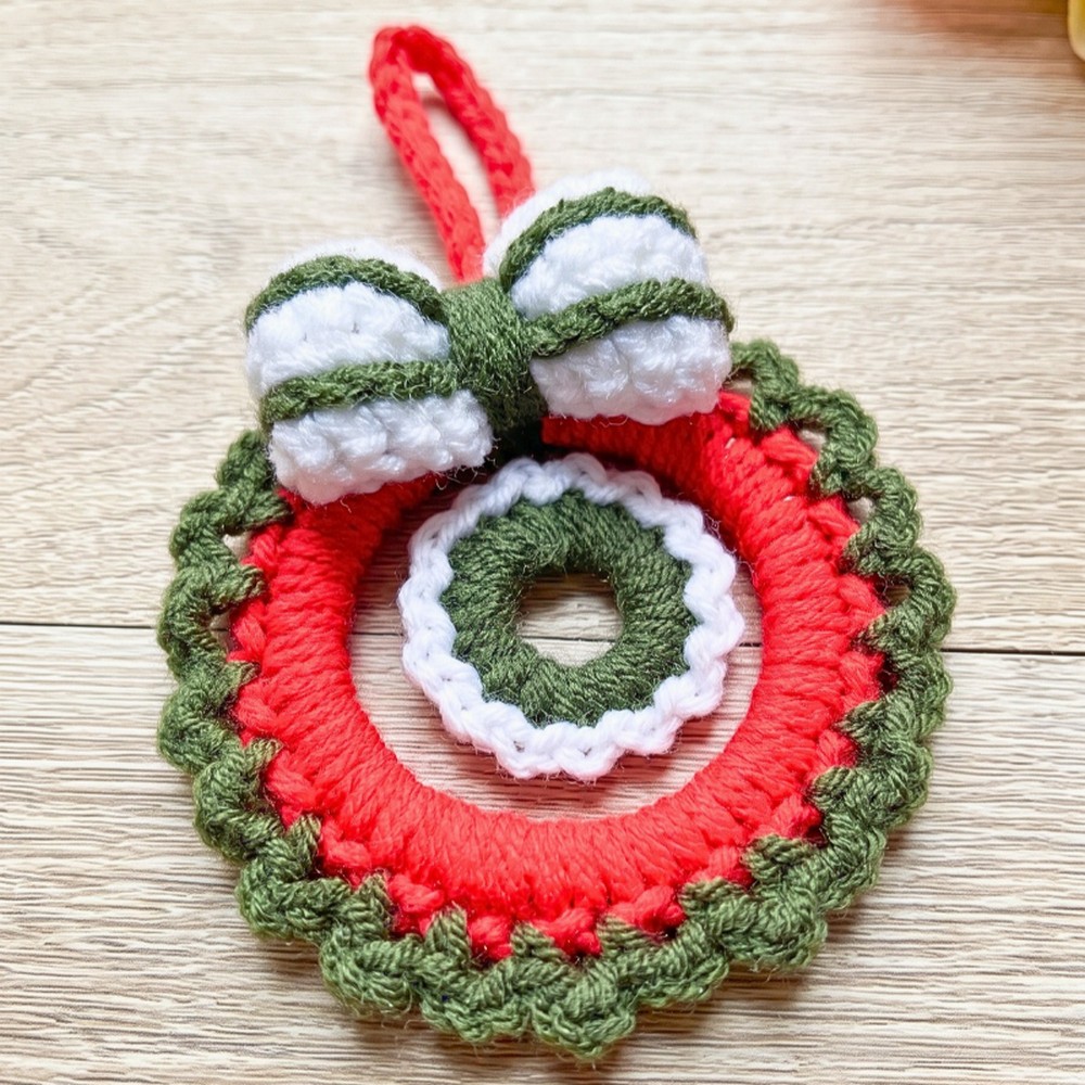 Crochet Christmas Wreath Ornament Pattern with Bow