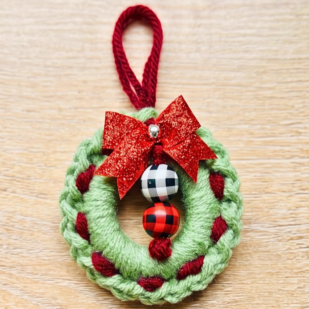 Crochet Christmas Wreath Ornament with Wooden Beads