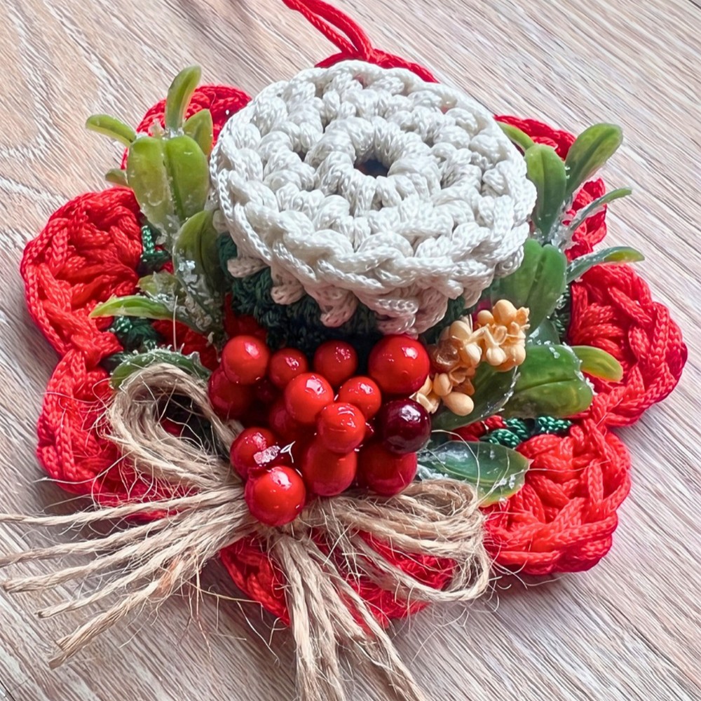 Crochet Mini Christmas Hat Ornament – Easy Step-by-Step Pattern